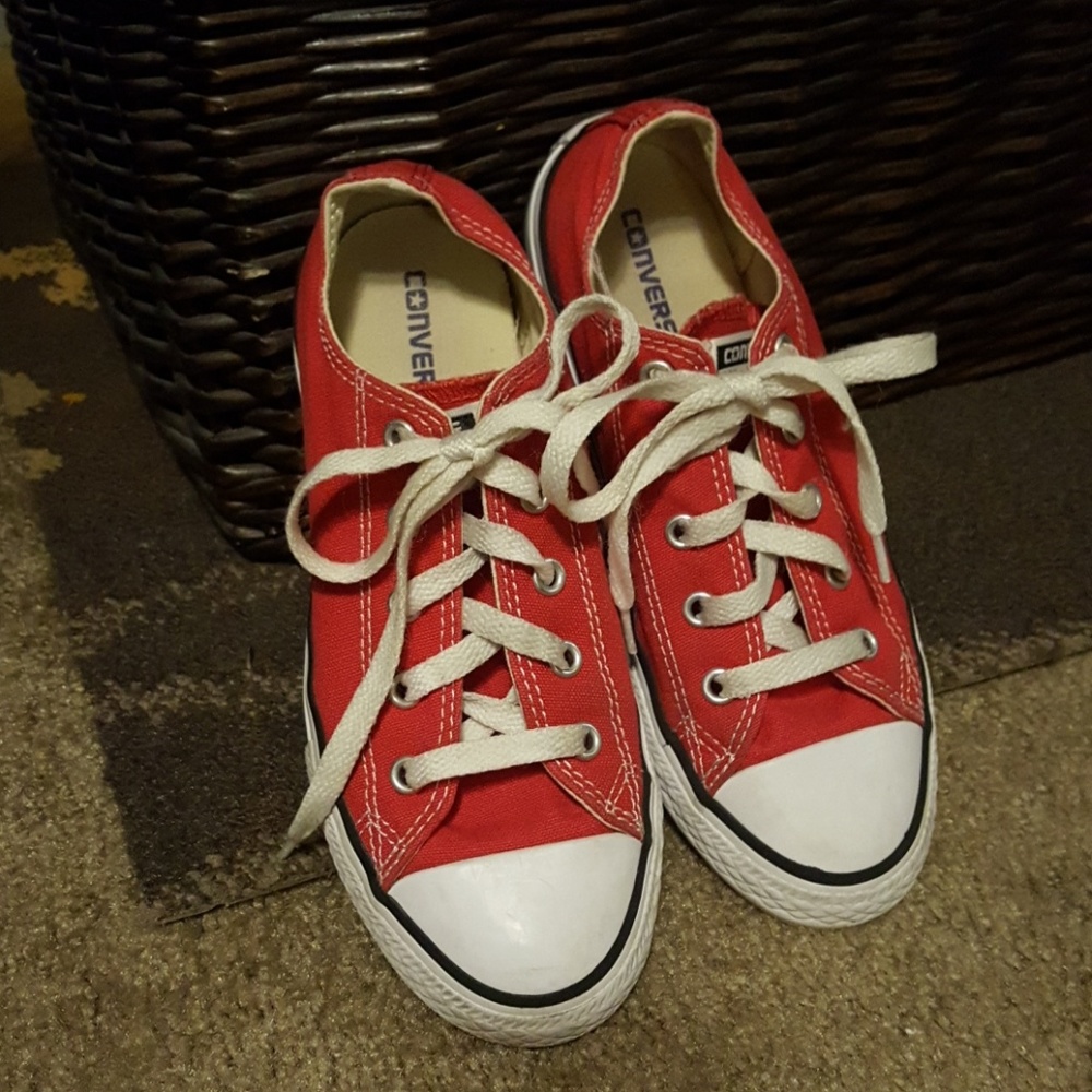 Red "Converse"